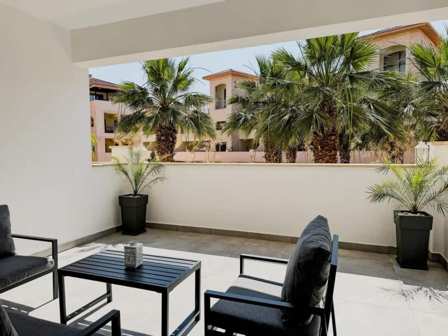 Queens Gardens Paradise Vip, Pool, Mall, Sea Paphos Ngoại thất bức ảnh