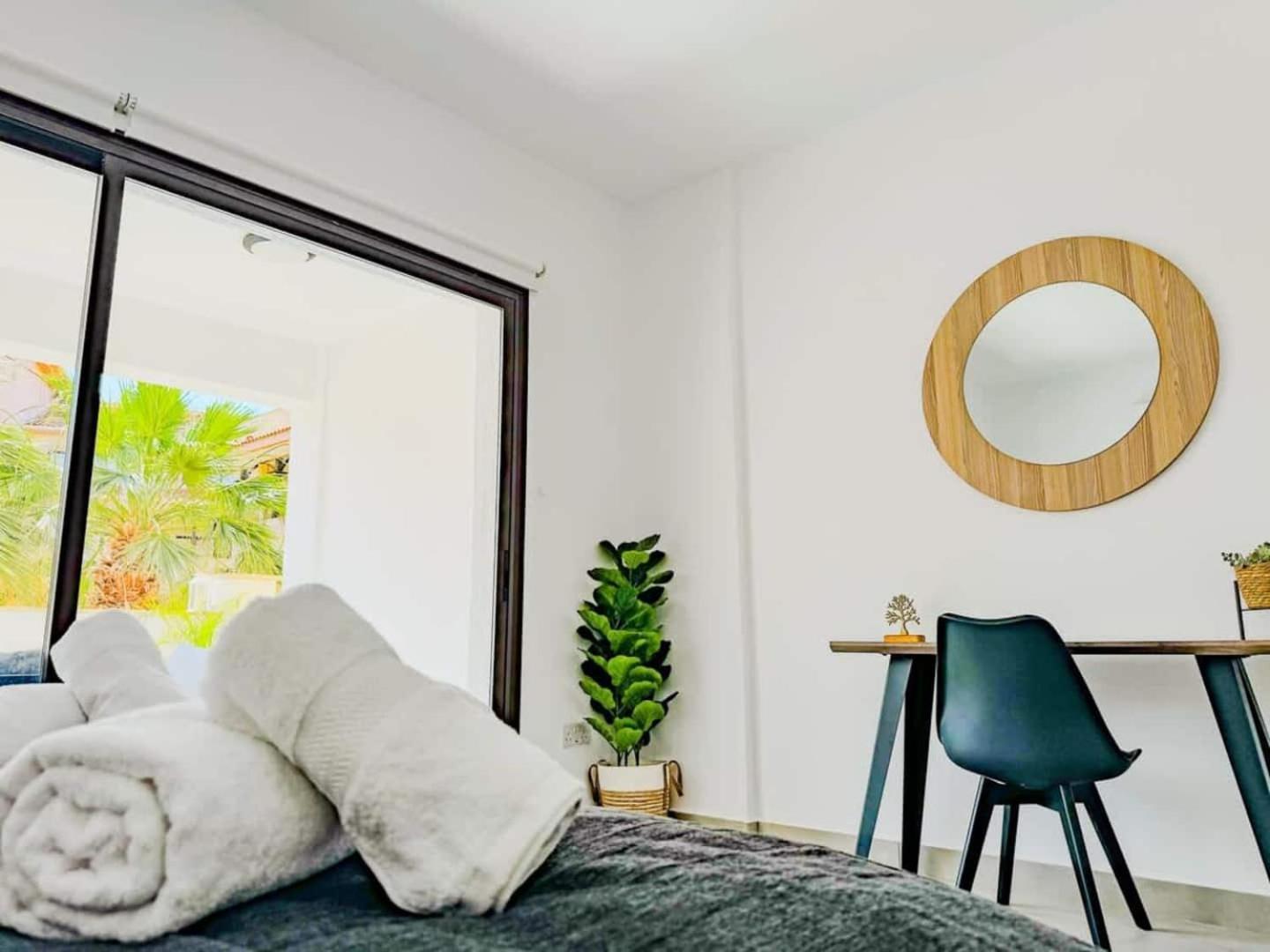 Queens Gardens Paradise Vip, Pool, Mall, Sea Paphos Ngoại thất bức ảnh