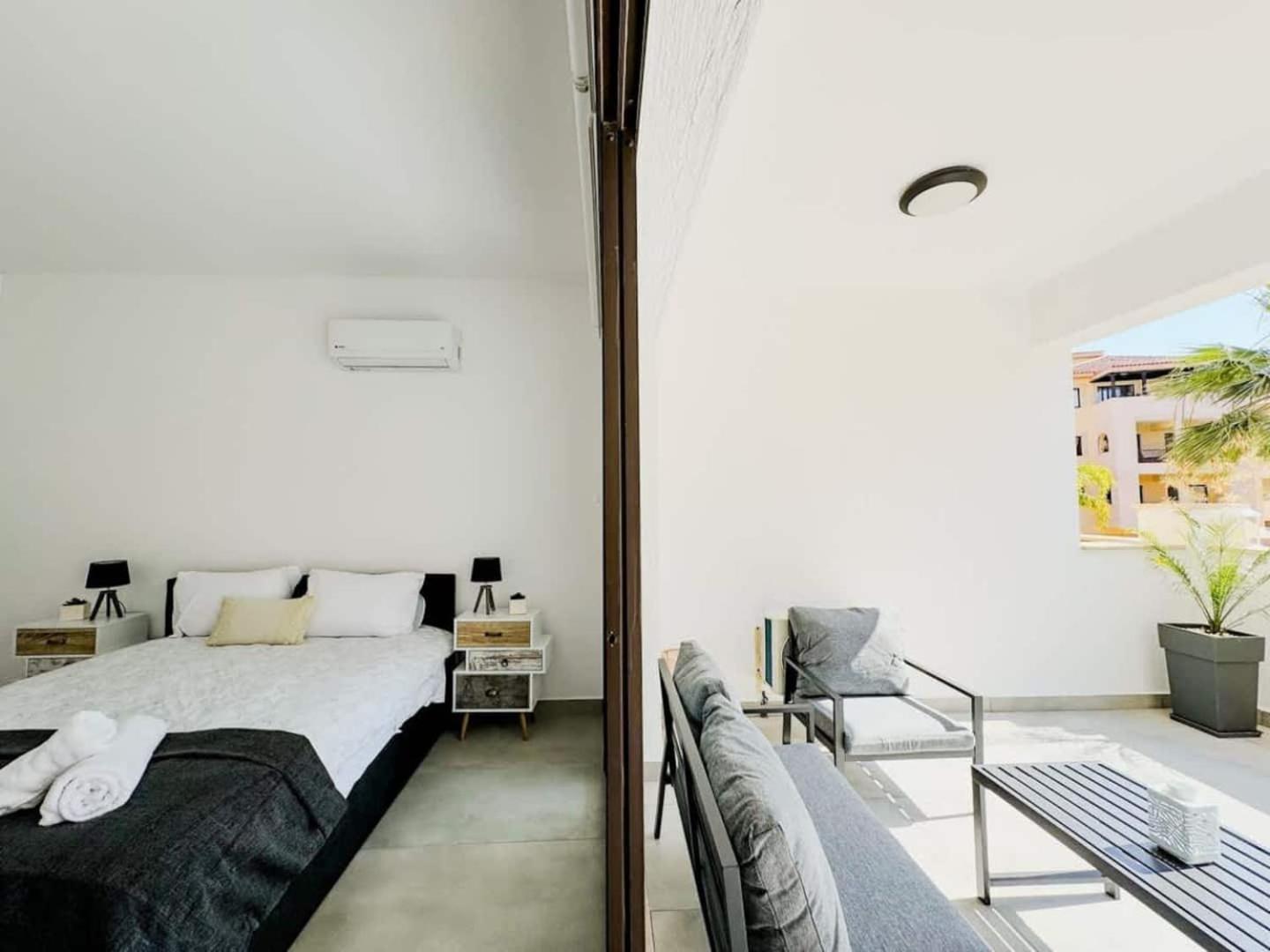 Queens Gardens Paradise Vip, Pool, Mall, Sea Paphos Ngoại thất bức ảnh
