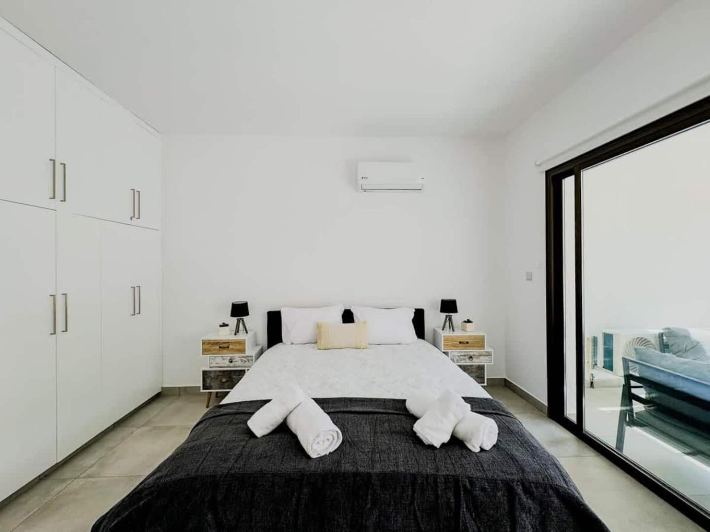 Queens Gardens Paradise Vip, Pool, Mall, Sea Paphos Ngoại thất bức ảnh