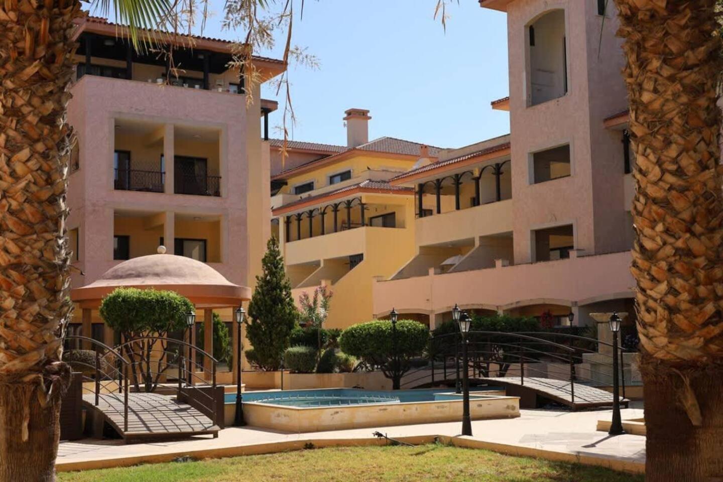 Queens Gardens Paradise Vip, Pool, Mall, Sea Paphos Ngoại thất bức ảnh