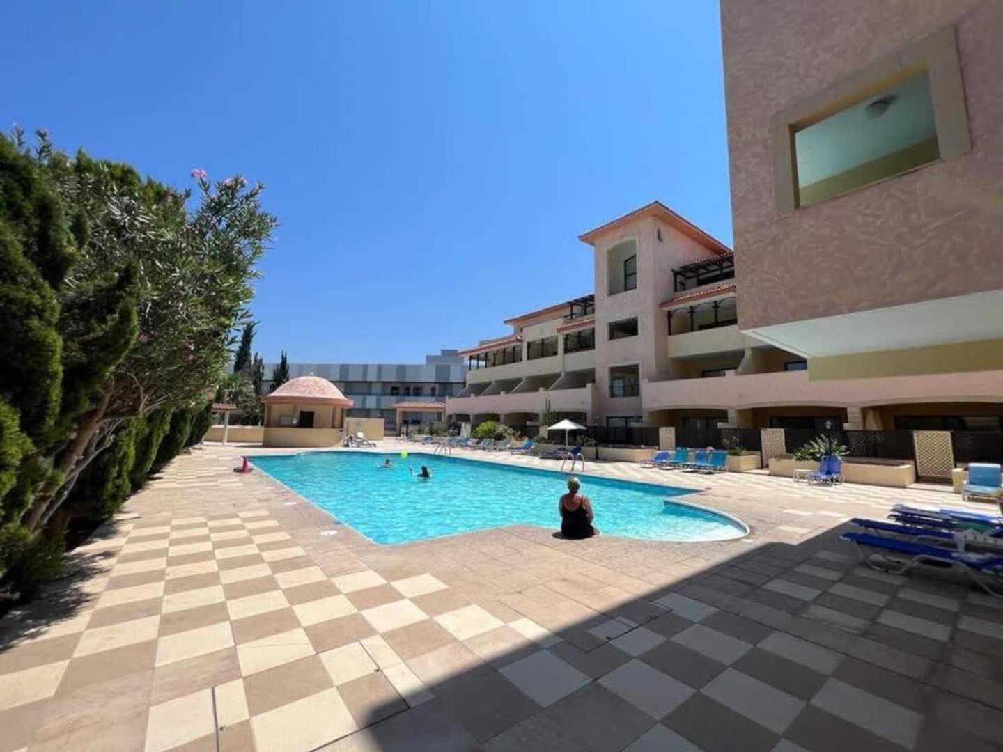 Queens Gardens Paradise Vip, Pool, Mall, Sea Paphos Ngoại thất bức ảnh