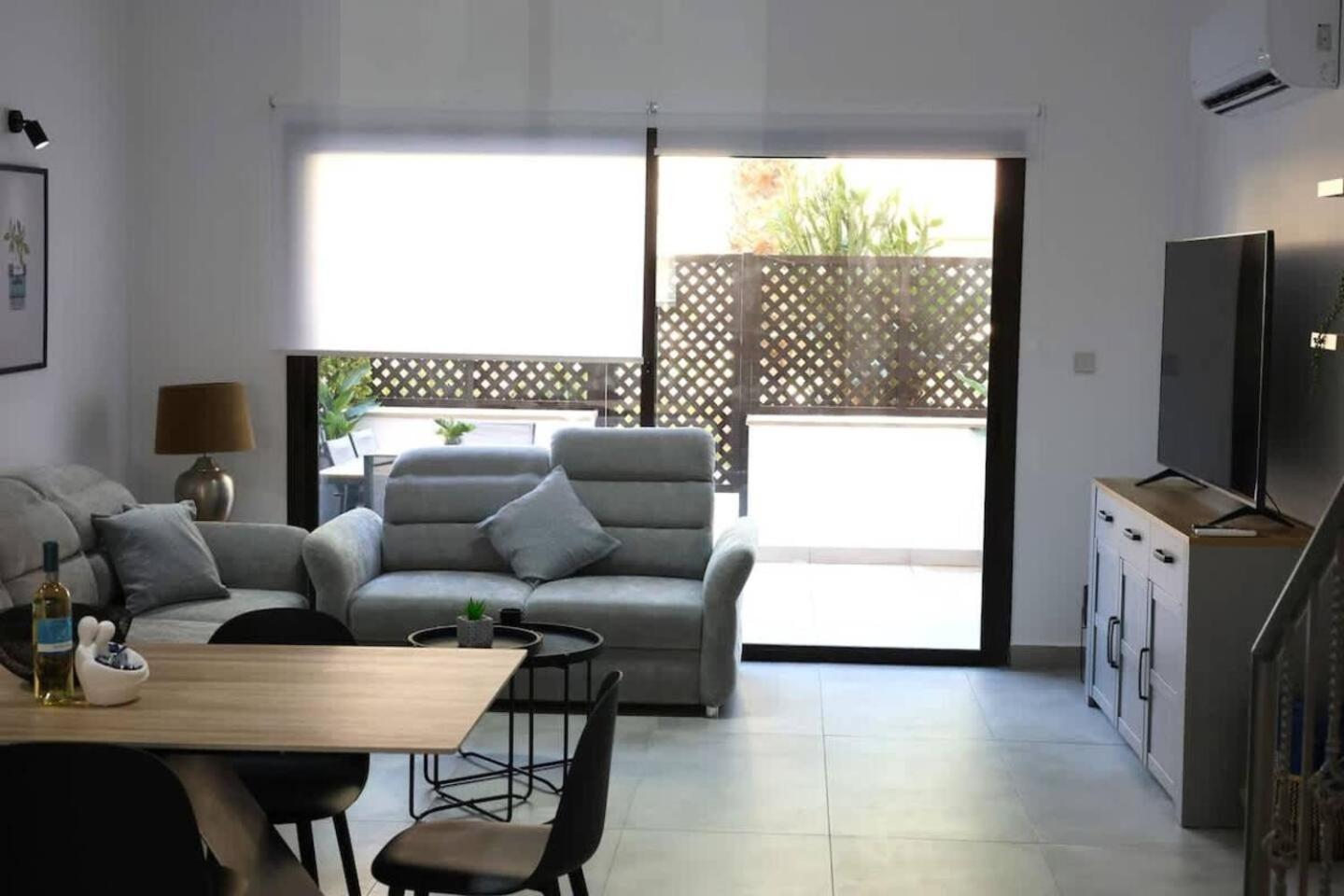 Queens Gardens Paradise Vip, Pool, Mall, Sea Paphos Ngoại thất bức ảnh